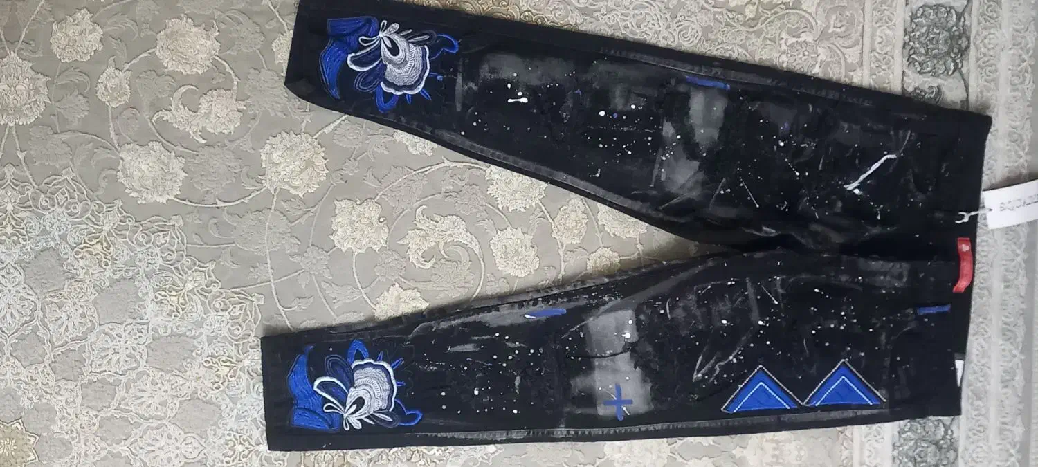 شلوار جاگر و مام|لباس|اندیشه, اندیشه فاز ۲|دیوار