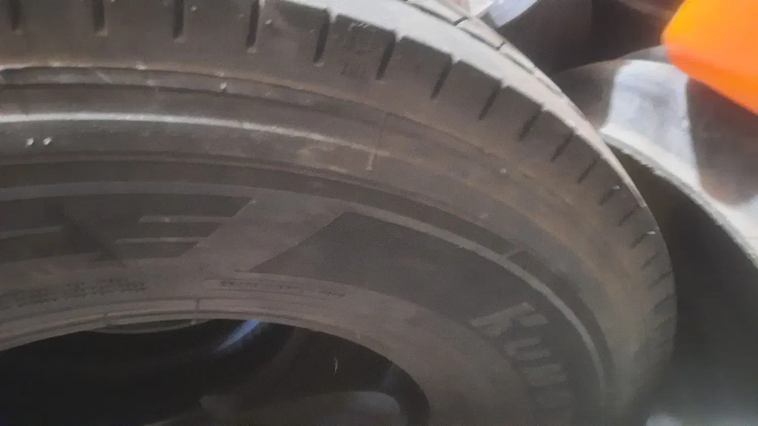 لاستیک نیسان ۷۰۰و ۸۲۵|قطعات یدکی و لوازم جانبی|عقدا, |دیوار