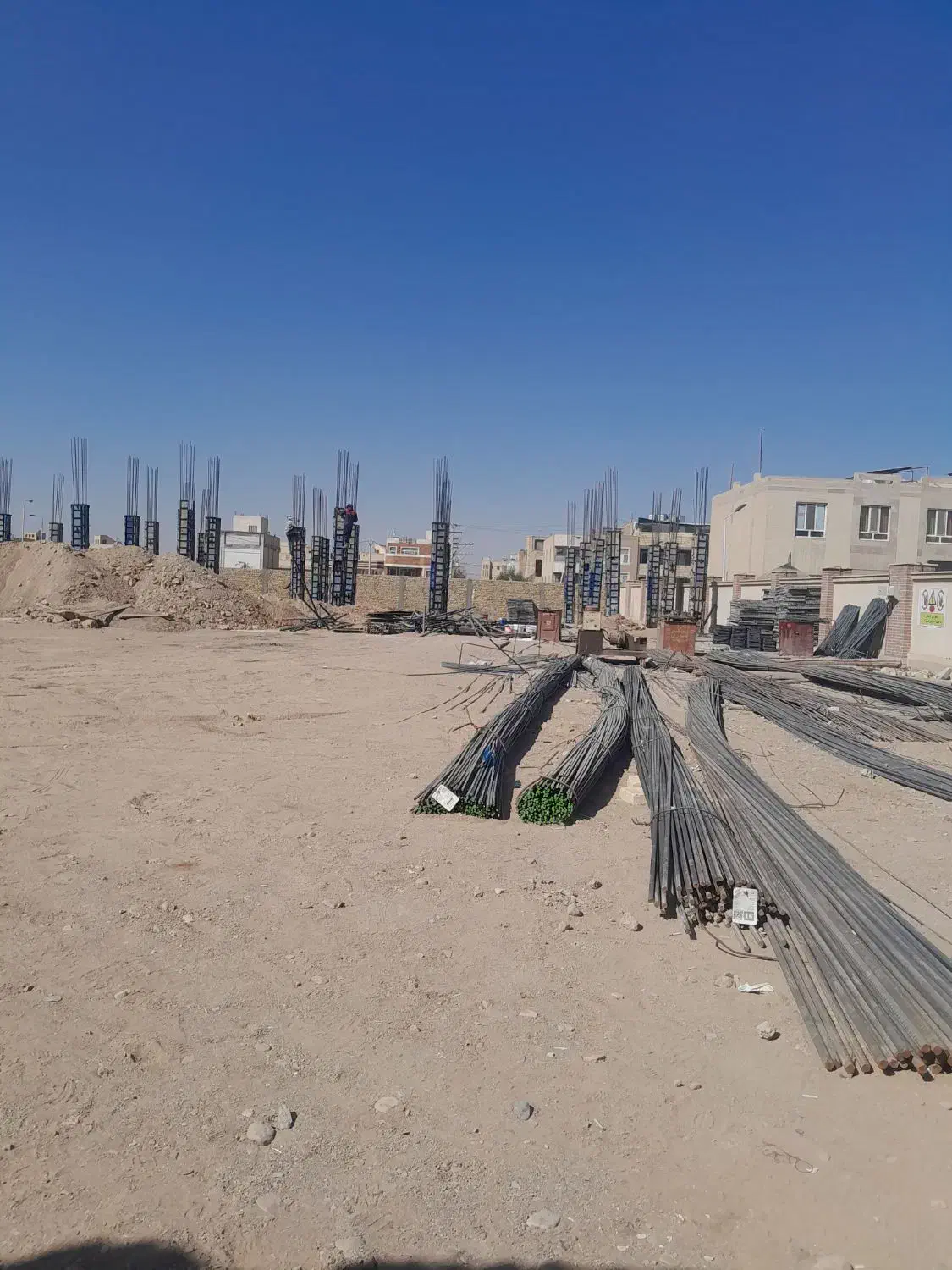 چند نفر سیم بند و قالببند|استخدام معماری، عمران و ساختمانی|یزد, |دیوار