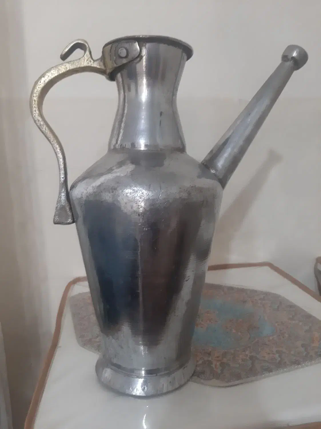 آفتابه مسی بزرگ|کلکسیون اشیاء عتیقه|مسجد سلیمان, |دیوار