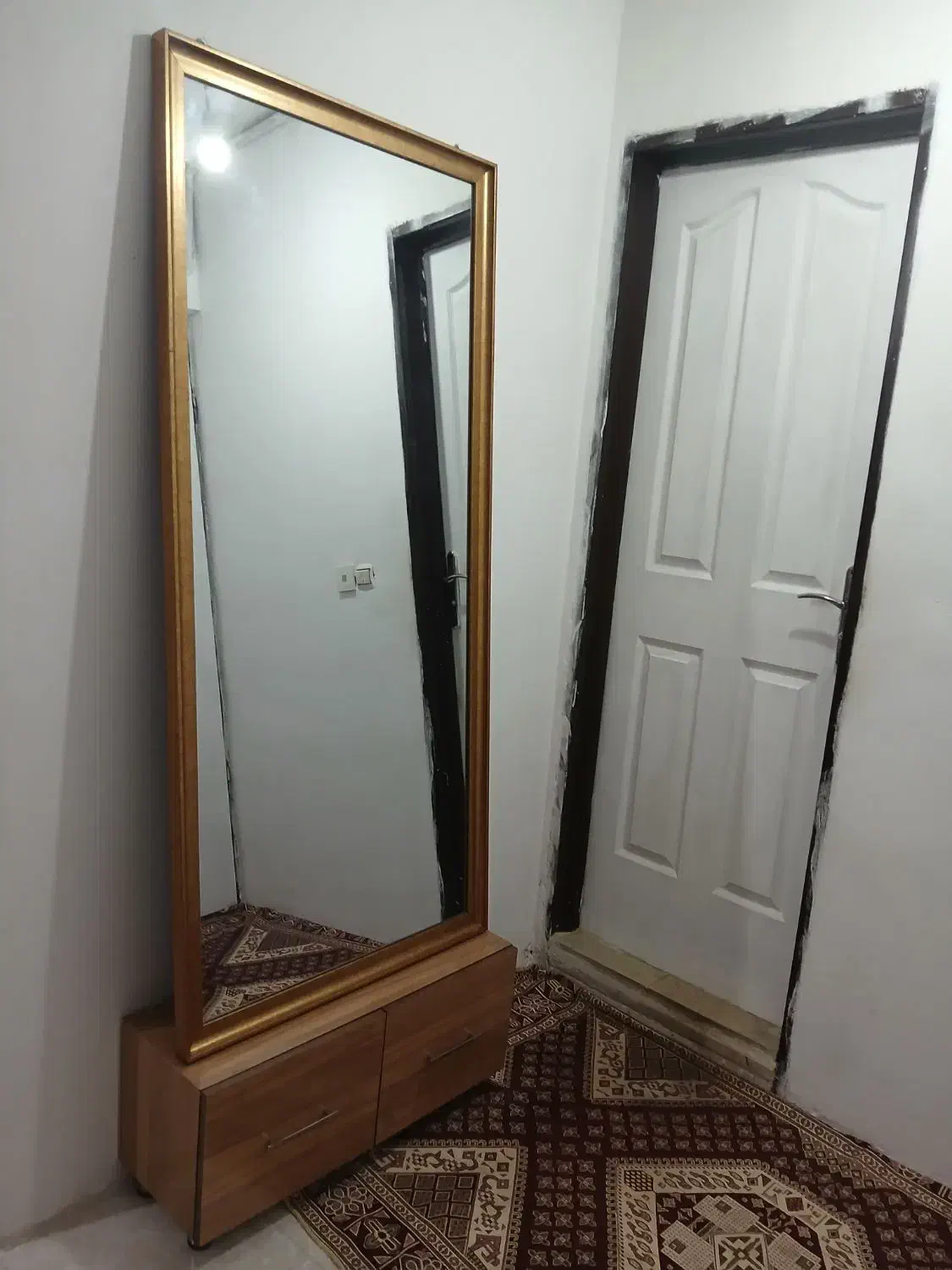 اینه قدی با میز|آینه|تربت‌حیدریه, شهرک ولیعصر|دیوار