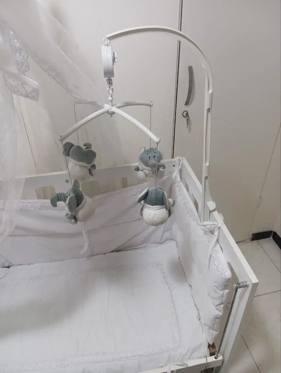 تخت خواب نوزاد|تخت و صندلی بچه|تهران, مقدم|دیوار