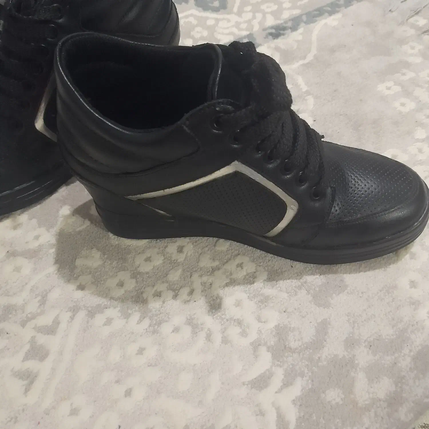 کتونی  زنانه کاملا نو سایز ۳۸|کیف، کفش، کمربند|هشتگرد, شهرک راه آهن|دیوار