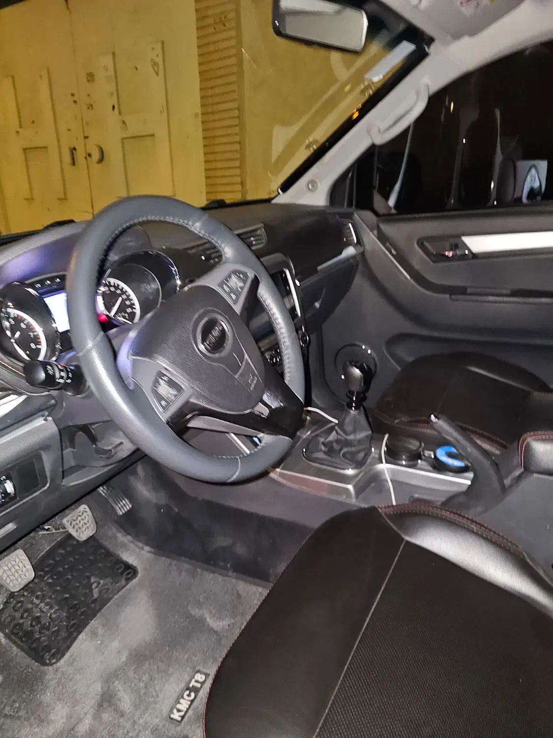 کی ام سی t8مدل۴۰۲|خودرو سواری و وانت|زاهدان, |دیوار