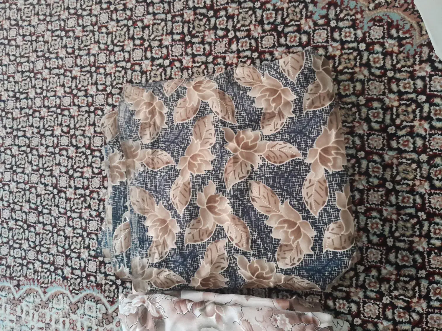 چادر رنگی|لباس|مشهد, موعود|دیوار