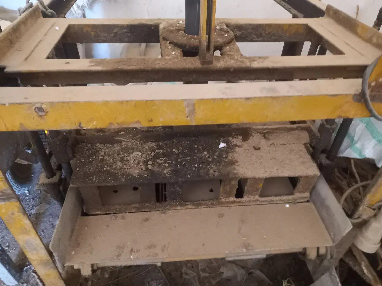 دستگاه بلوک زن سه قالب ریلی|ماشینآلات صنعتی|ریگان, |دیوار