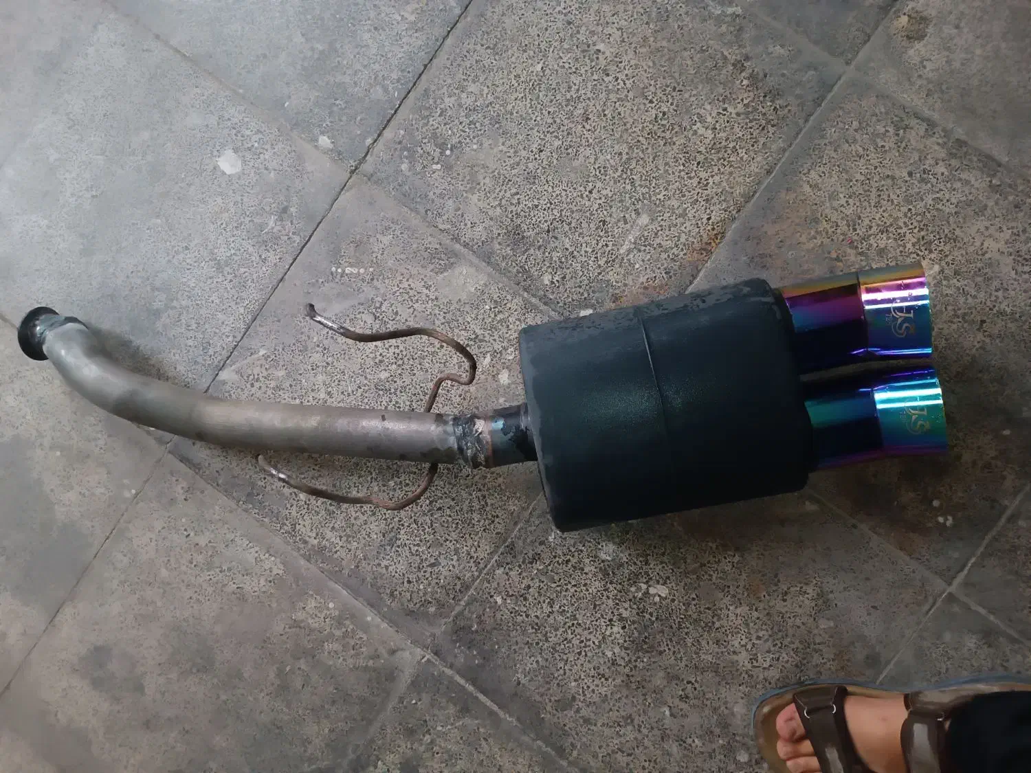 منبع اگزوز js728 دولول سرخم نونو و نرم کننده کلاچ|قطعات یدکی و لوازم جانبی|اصفهان, سپاهان‌شهر|دیوار