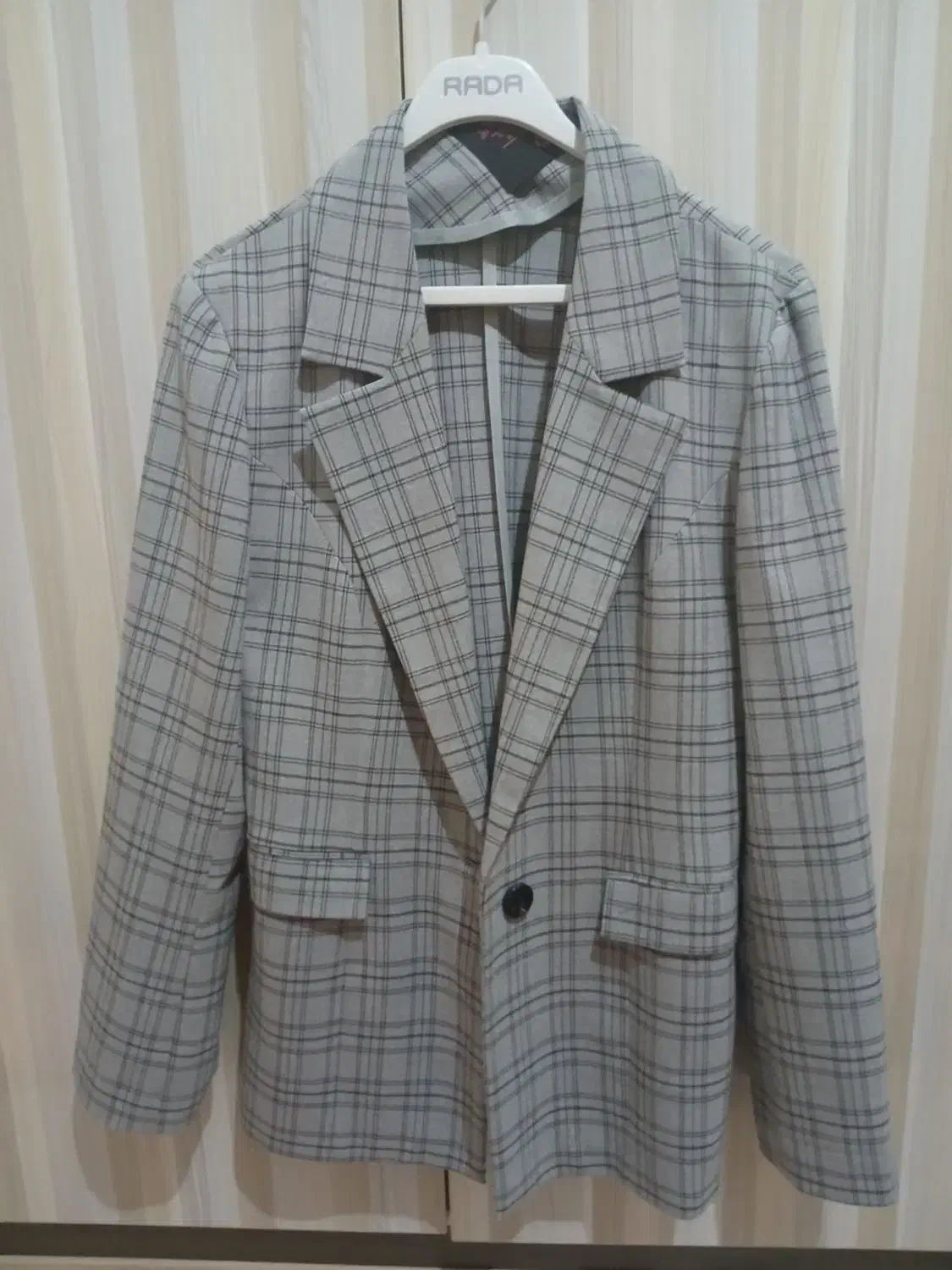 تعدادی لباس|لباس|اردبیل, |دیوار