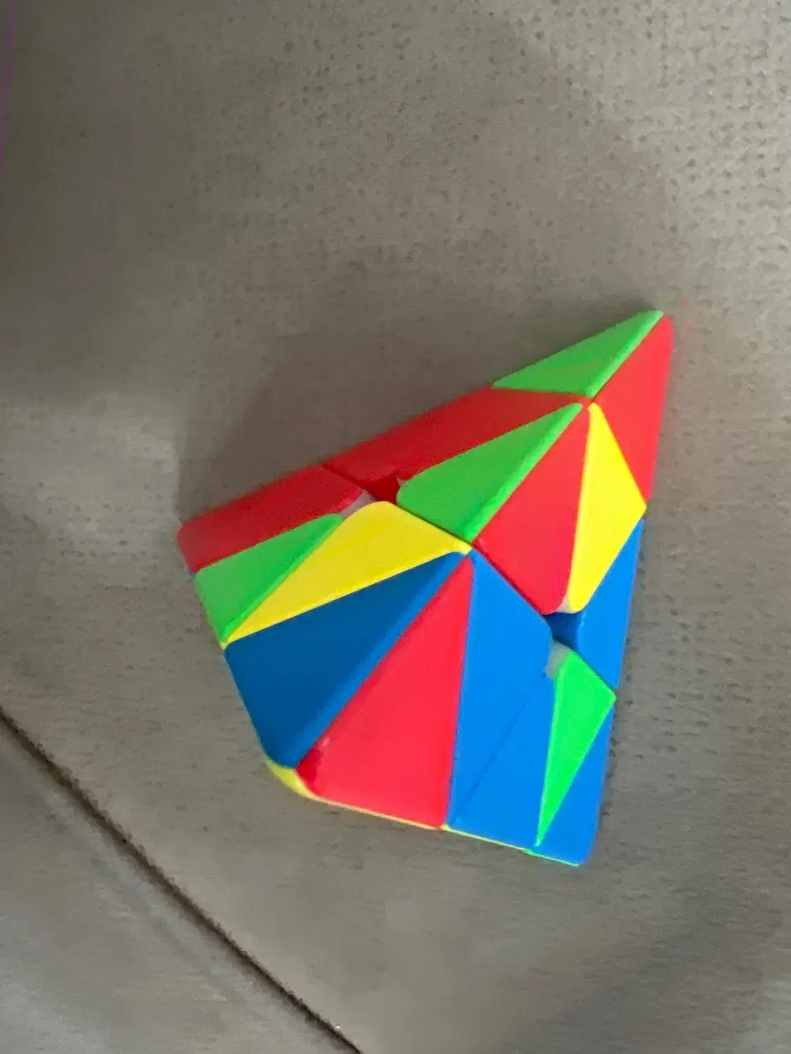 روبیک هرمی کاملا نو و دست نخورده|اسباب‌‌بازی|تبریز, |دیوار