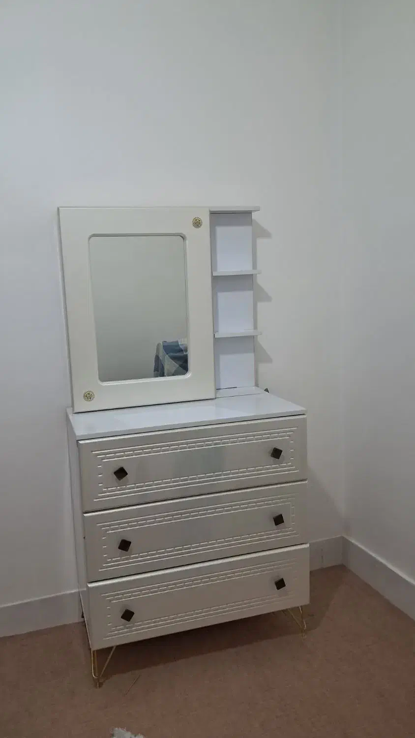 میز آرایش|تخت و سرویس خواب|قم, شهرک مهدیه (مدرس)|دیوار