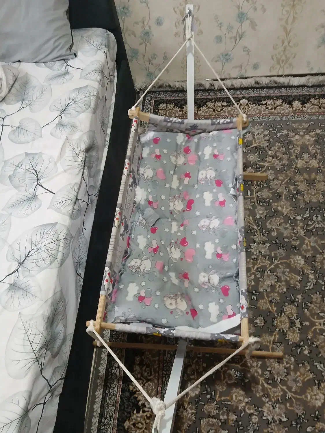 گهواره ننو|تخت و صندلی بچه|شاهین‌شهر, مسکن مهر|دیوار