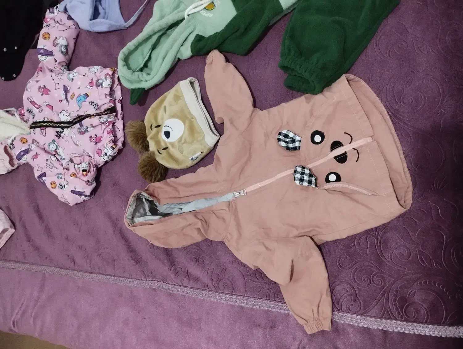 تعدادی|کفش و لباس بچه|تربت‌حیدریه, آغوی|دیوار