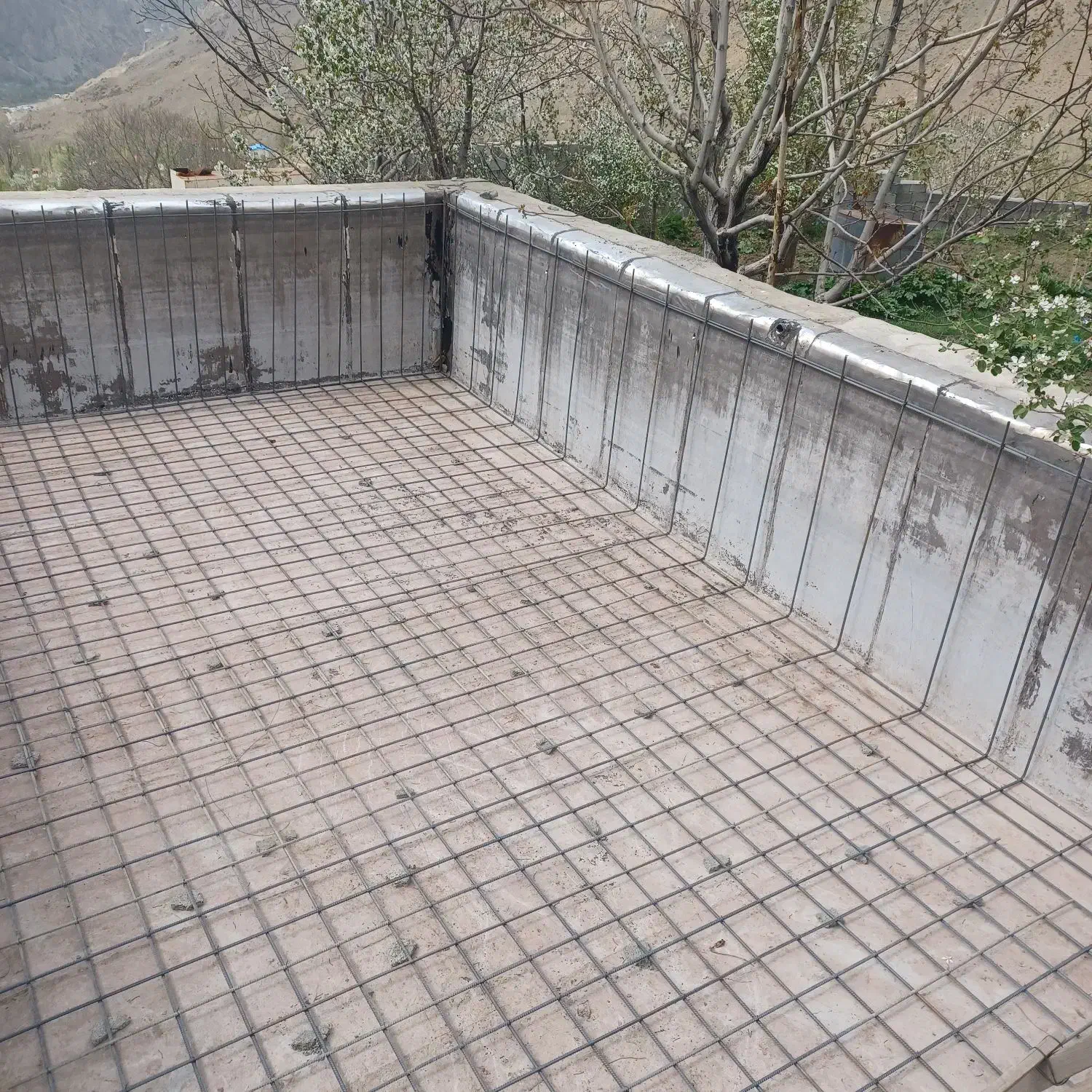 اجرای قالب‌بندی وارماتور بندی استخر ودیوار|خدمات پیشه و مهارت|کرج, جهان‌شهر|دیوار