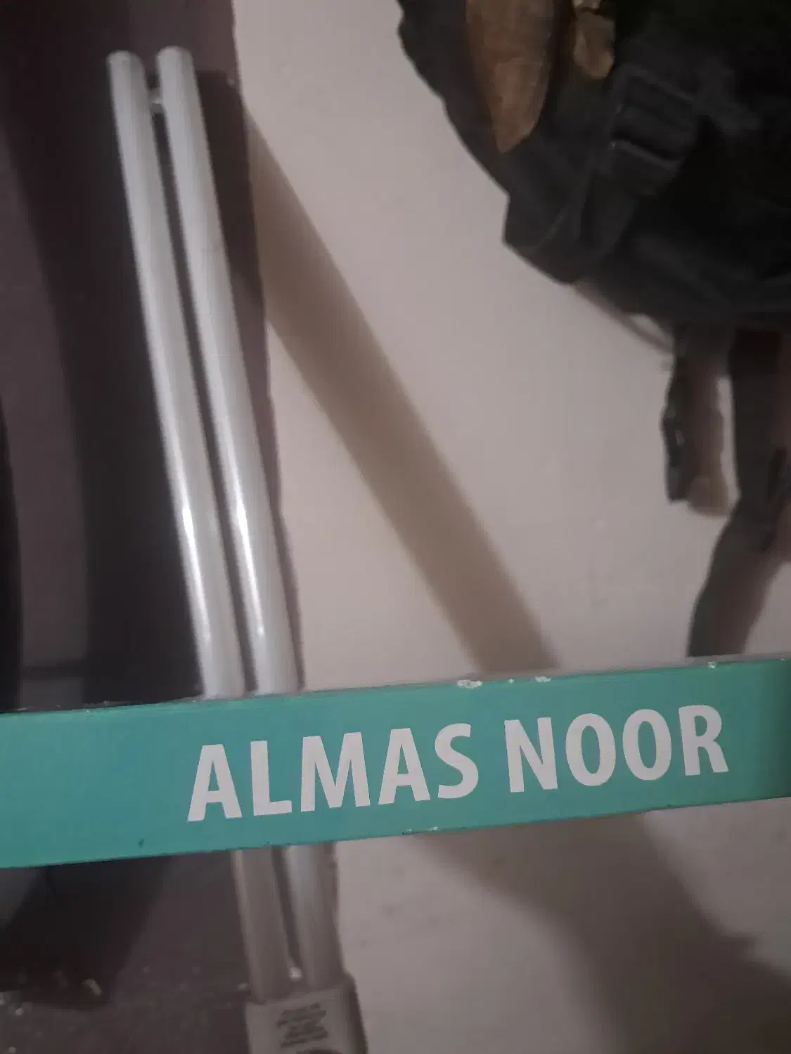 تعدادی مهتابی|لامپ و چراغ|نیشابور, دارایی|دیوار