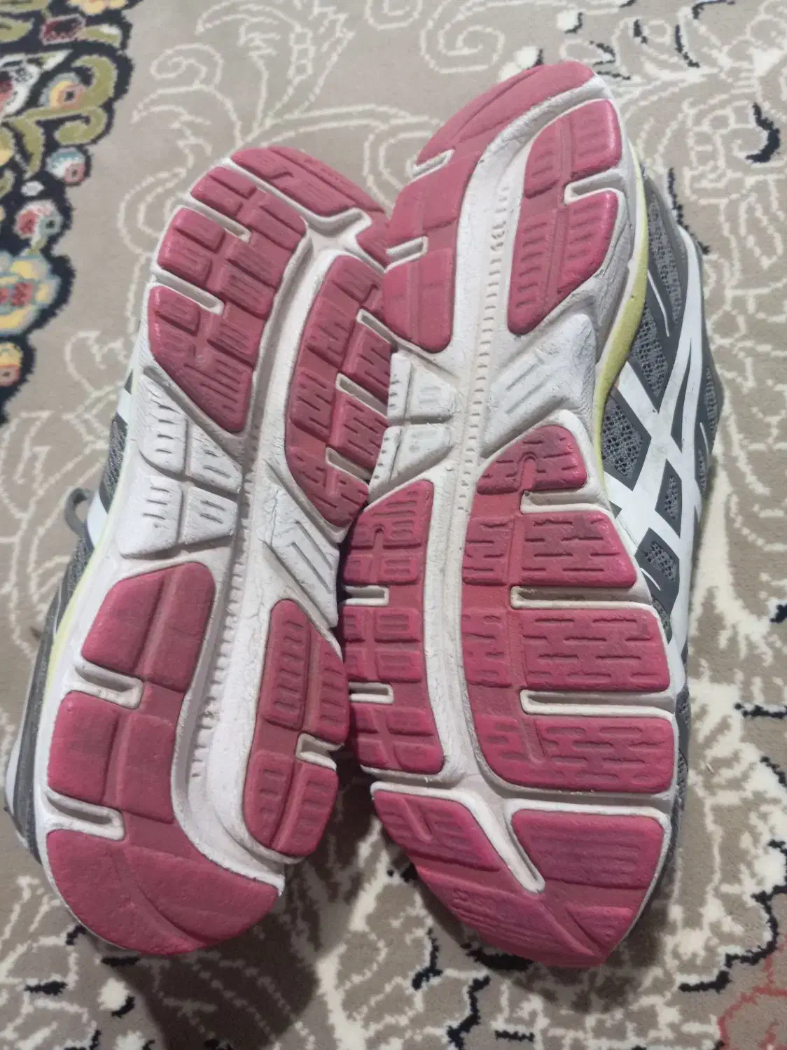 کفش کتانی تمیز سایز36 و37 زنانه خارجی|کیف، کفش، کمربند|سبزوار, باهنر|دیوار