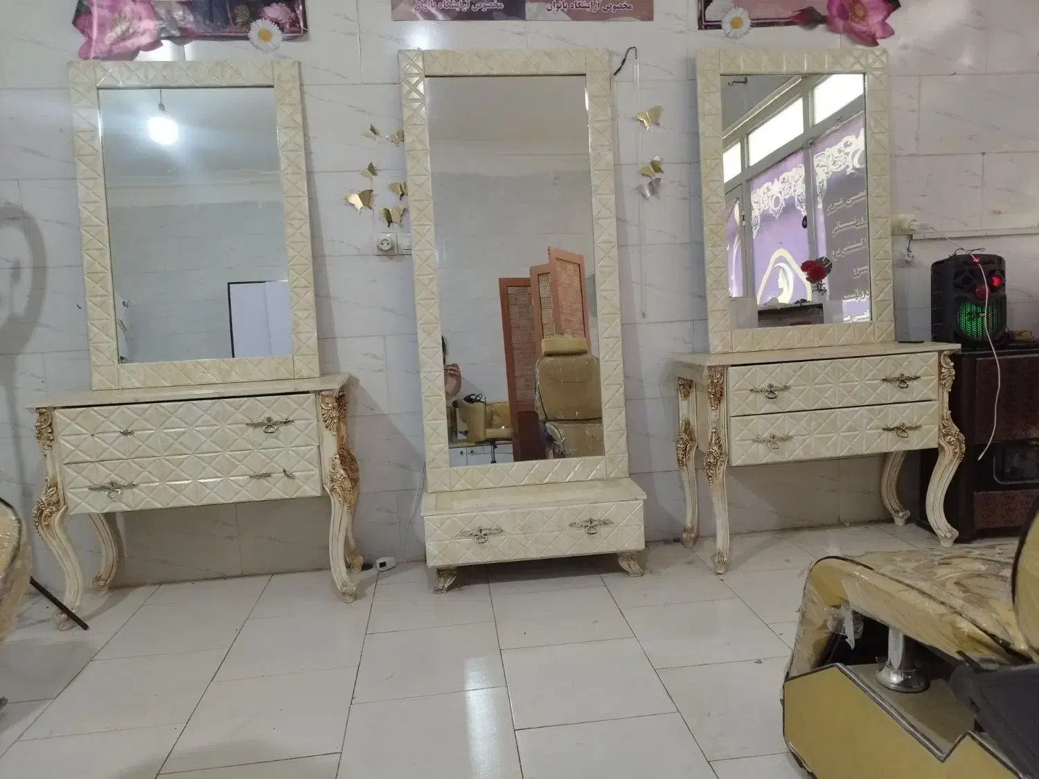 آینه|آرایشگاه و سالن‌های زیبایی|مشکین‌دشت, |دیوار