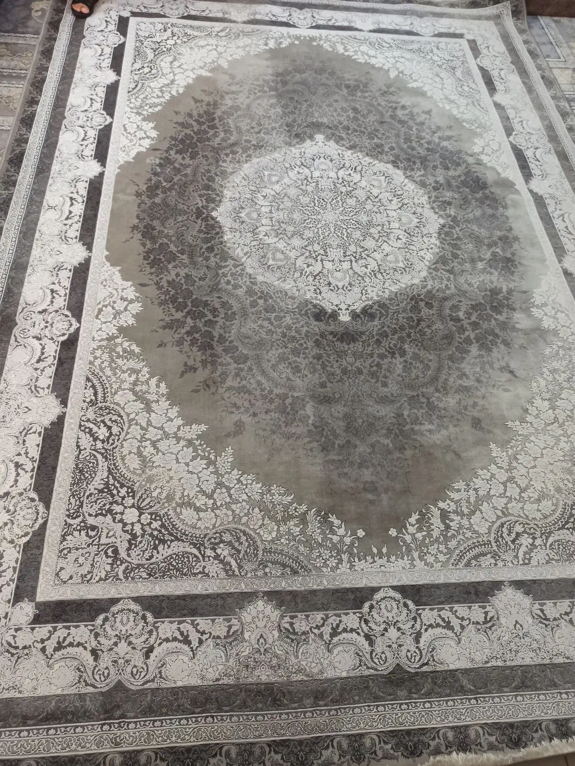 فرش ۹ متری ۱۲۰۰ شانه در حد نو|فرش|خرم‌آباد, |دیوار