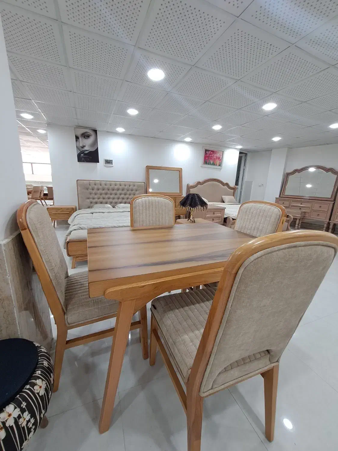 سرویس ۴ نفره مارگاش|میز و صندلی غذاخوری|میاندوآب, |دیوار