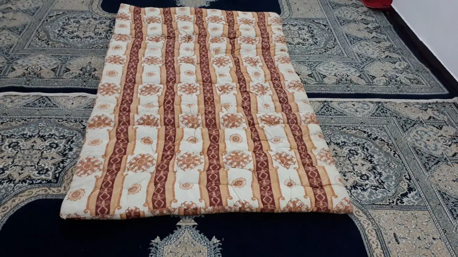 تشک|رختخواب، بالش، پتو|پلدختر, |دیوار