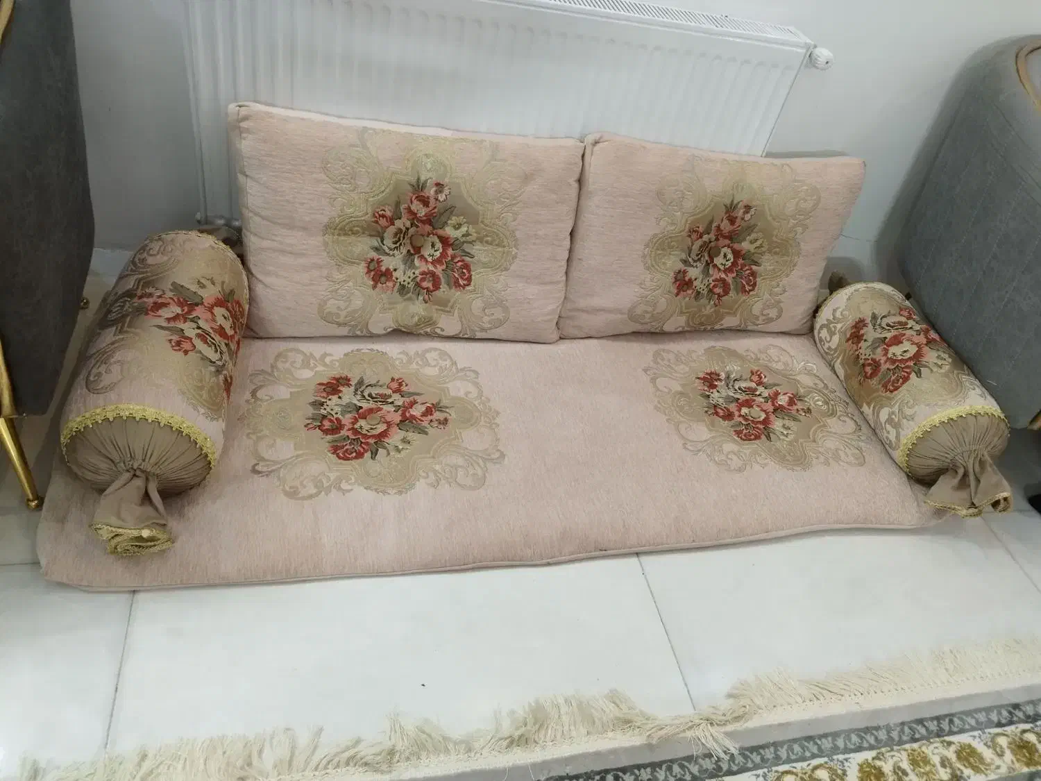 کناره سلطنتی|پشتی|مشهد, امیر|دیوار