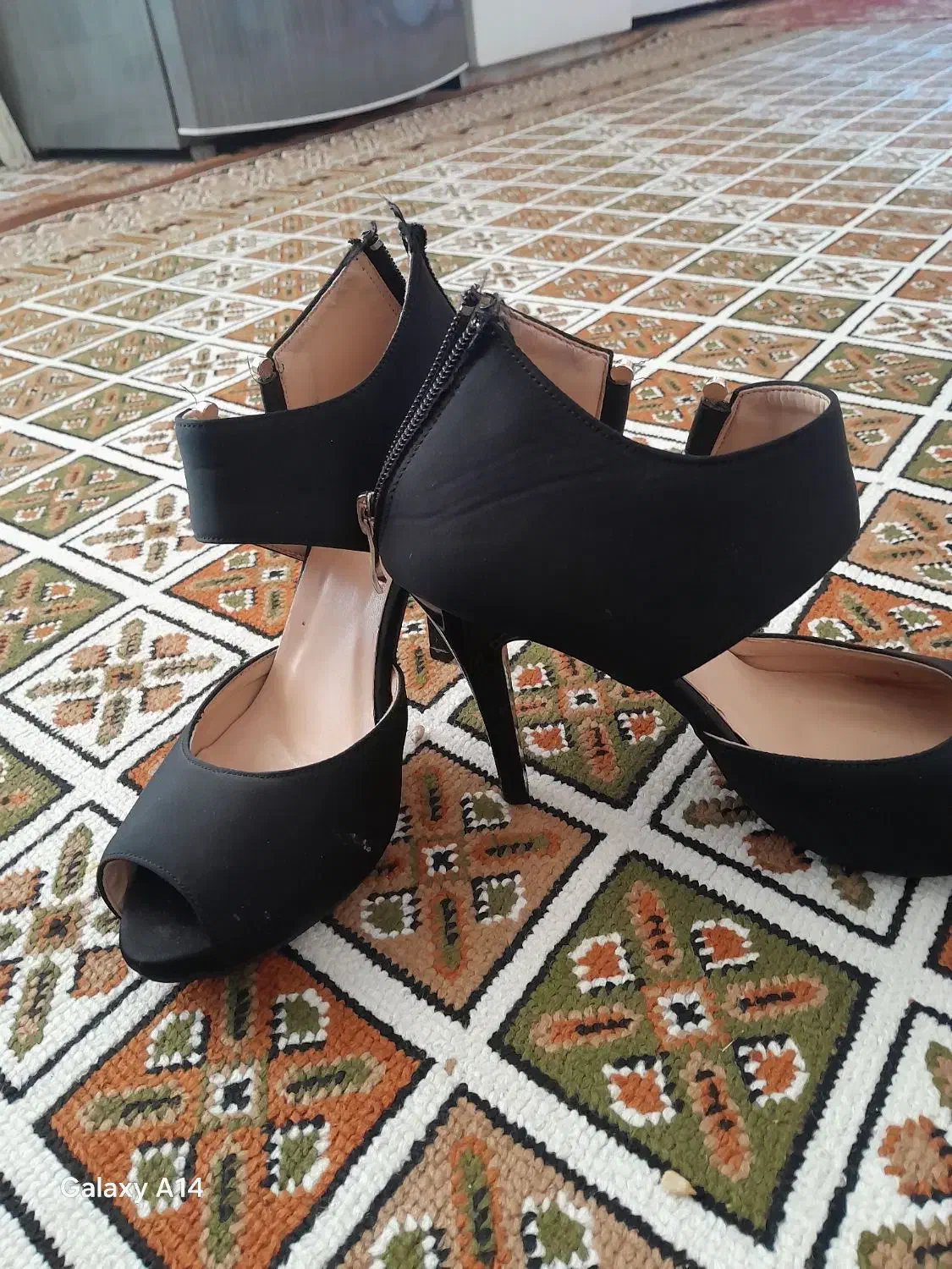 کفش مجلسی|کیف، کفش، کمربند|شاهین دژ, |دیوار