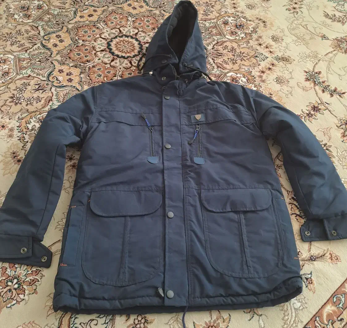 کاپشن نو|لباس|فردوس (خراسان), |دیوار