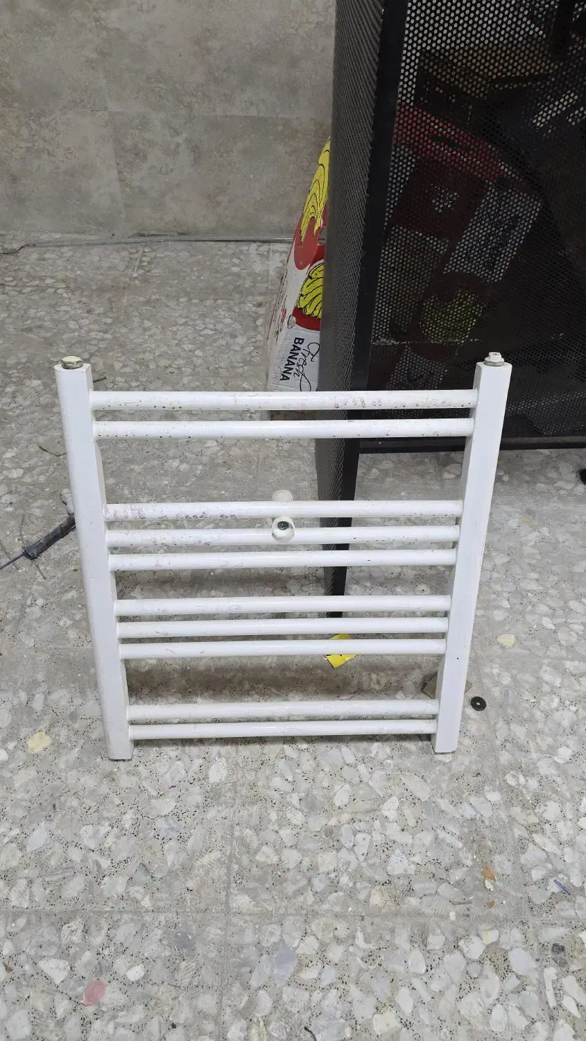 میزکامپیوتر ومقداری وسایل|حراج|اصفهان, سرچشمه|دیوار