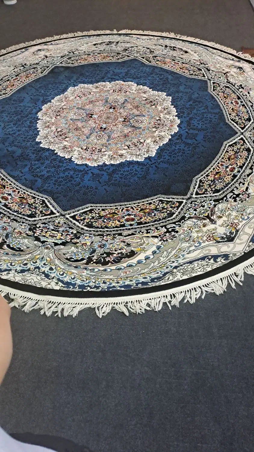 فرش نخ اکرولیک گرد سفارشی ۱۲ متری|فرش|شیراز, شاپورجان|دیوار