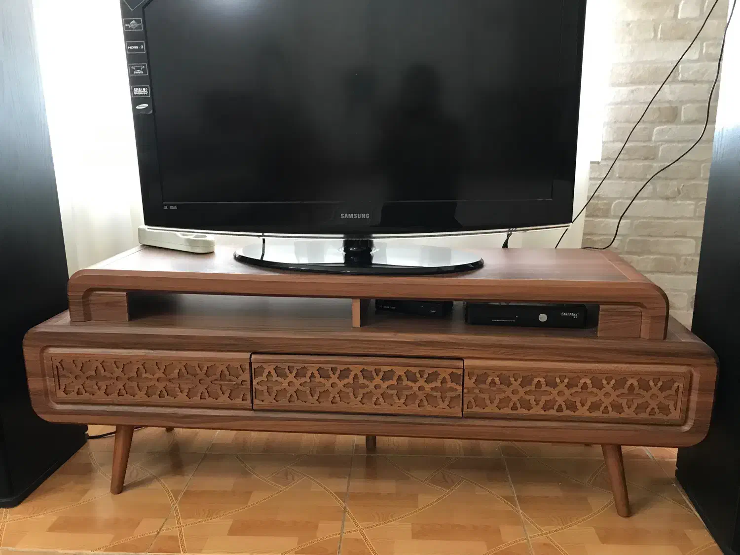 میز تلویزیون|میز تلویزیون|امامزاده عبدالله, |دیوار