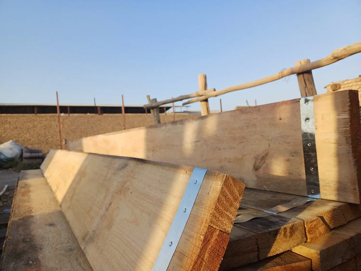 تخته بنایی چوب صنوبر و روسی|عمدهفروشی|قم, قلعه صدری|دیوار