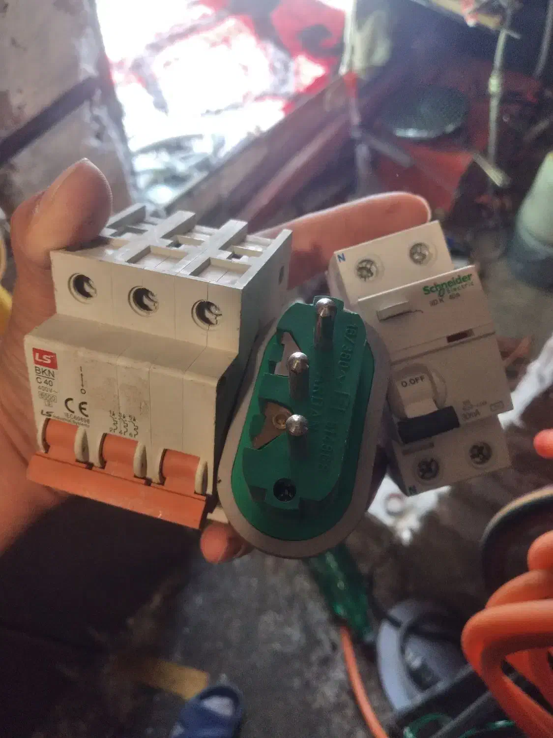 فیوز محافظ جان مینیاتوری ریسه چراغ رنگی نوار ویدیو|لامپ و چراغ|کرج, حسین آباد (اکبر آباد)|دیوار