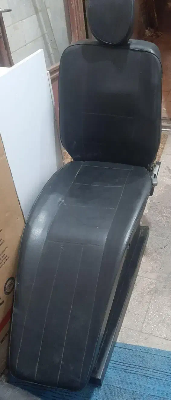 صندلی اصلاح ۱میلیون.|صندلی و نیمکت|قرچک, میرزائی شمالی|دیوار