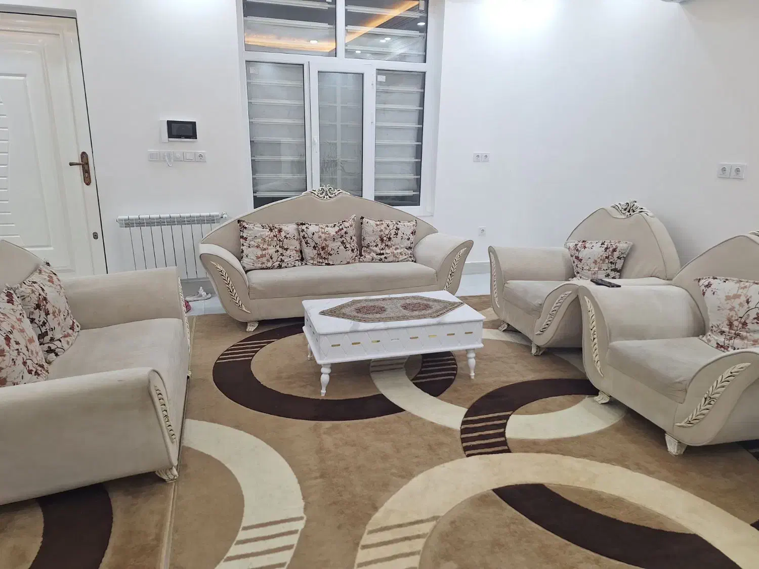 فروش مبلمان ۷ نفره همراه با عسلی و میز ناهار خوری|مبلمان خانگی و میز عسلی|بهبهان, |دیوار