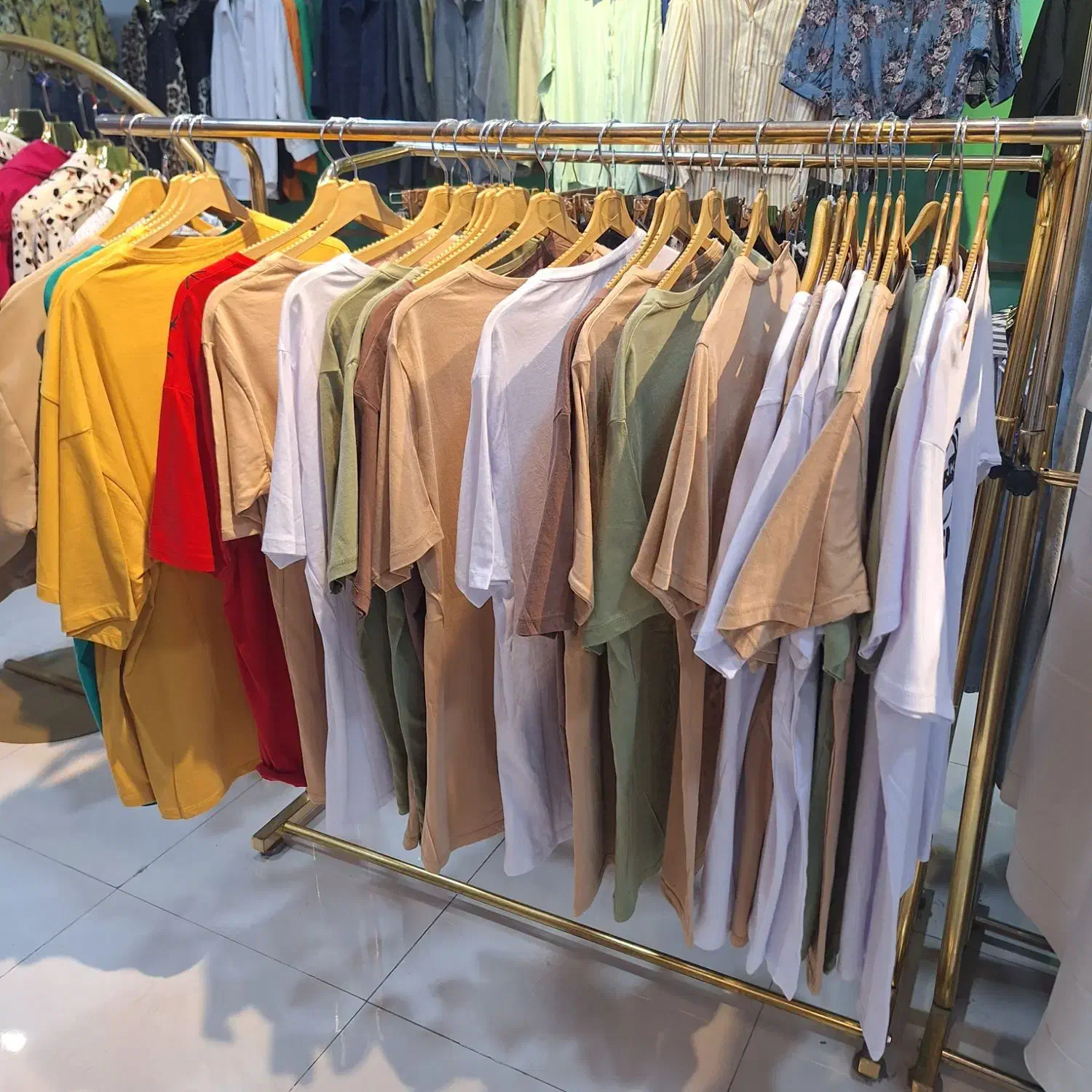 واگذاری پوشاکی فعال بدلیل جابجایی|اجارهٔ مغازه و غرفه|جم, |دیوار