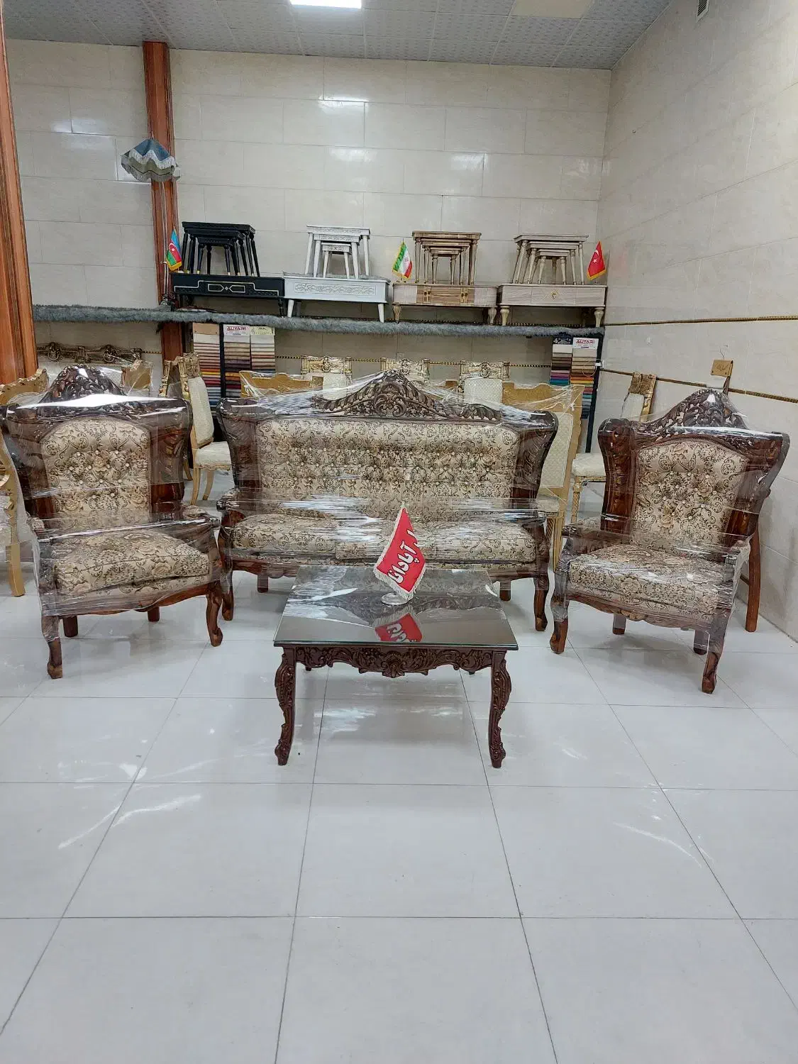 مبل کلاسیک۷نفره دو رومنبت مدل گلریز چوب گردوملایر|مبلمان خانگی و میز عسلی|رشت, آزادگان|دیوار