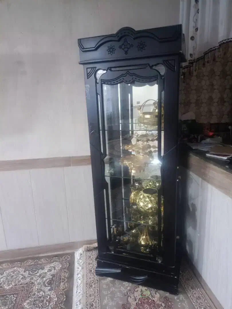 یک ساعت و بوفه سالم و بی عیب|بوفه، ویترین، کنسول|بانه, |دیوار