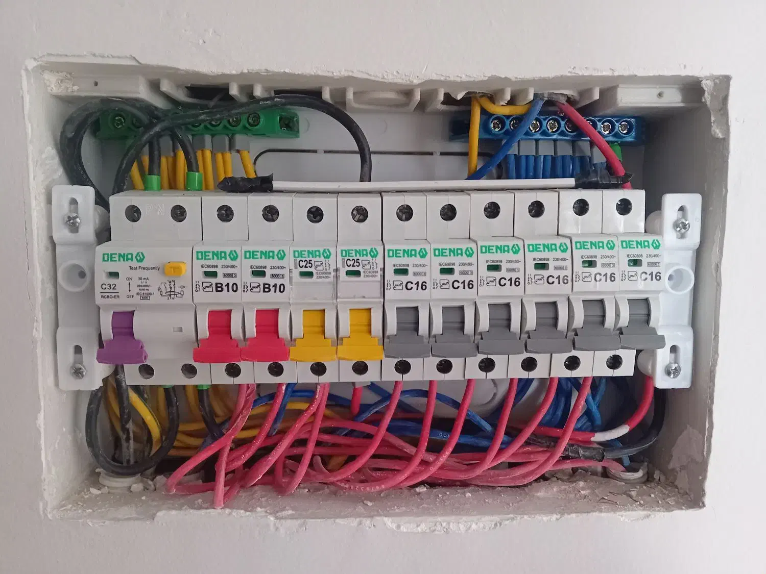 برقکار حرفه ای ساختمان.سریع ، تمیز ، قیمت مناسب|خدمات پیشه و مهارت|اسلامشهر, باغ فیض|دیوار