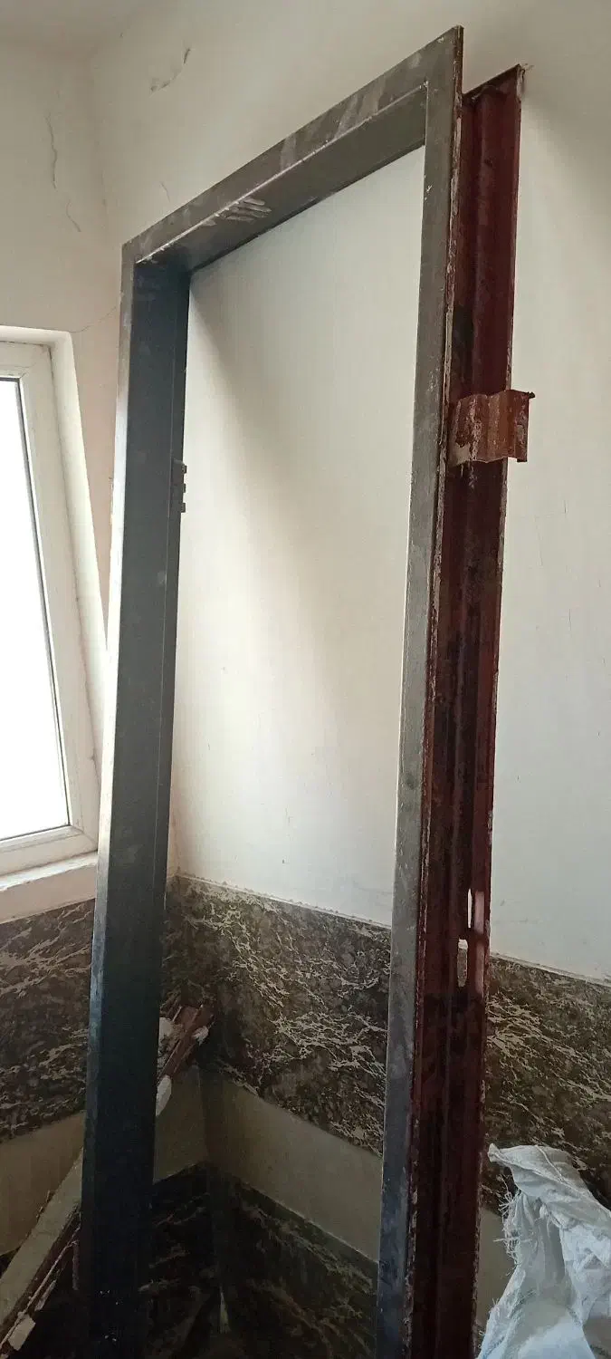 یک عدد چهار چوب در  یک عد سوپر مارکت ویک عدد در|مصالح و تجهیزات ساختمان|اهواز, رسالت|دیوار