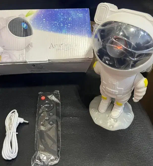 چراغ خواب آدم فضایی|چراغ خواب و آباژور|تهران, ارجمندی راد|دیوار