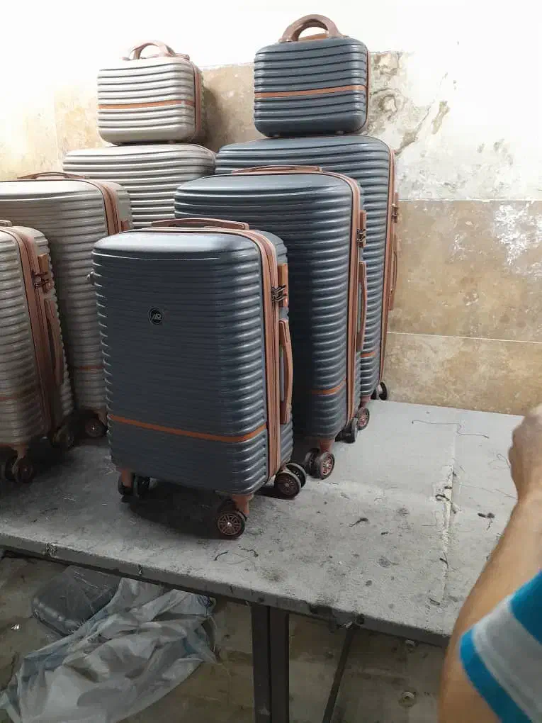 چمدان درطرح ورنگبندی|کیف، کفش، کمربند|قیامدشت - خاورشهر, |دیوار