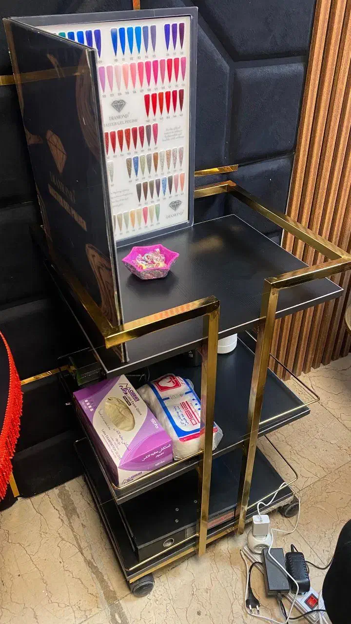 میز و ترولی ناخن|آرایشگاه و سالن‌های زیبایی|تهران, نصرت|دیوار