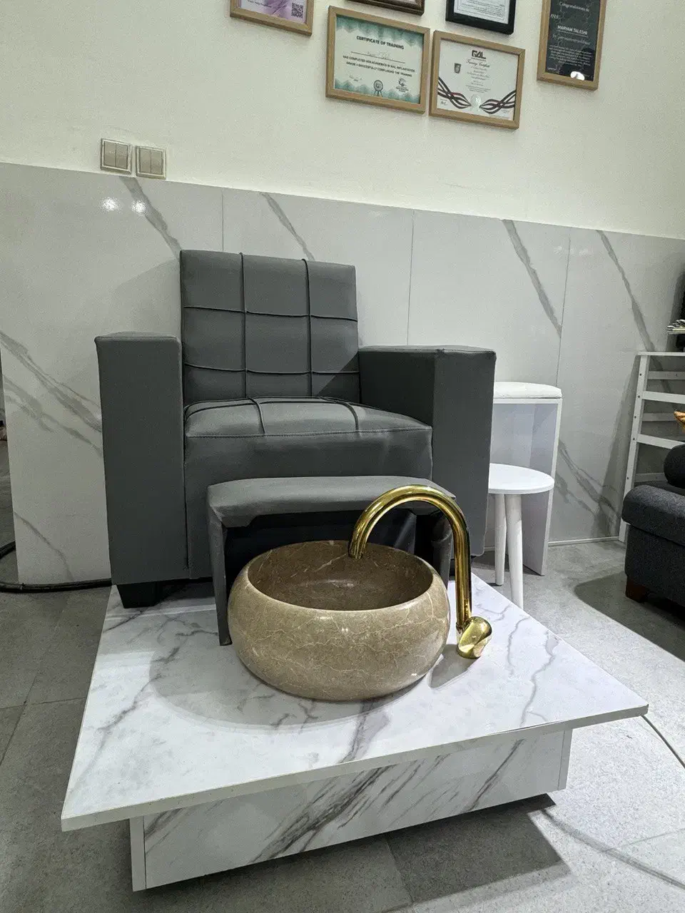 میزناخن و صندلی پدیکور|آرایشگاه و سالنهای زیبایی|فردیس, قریشی|دیوار