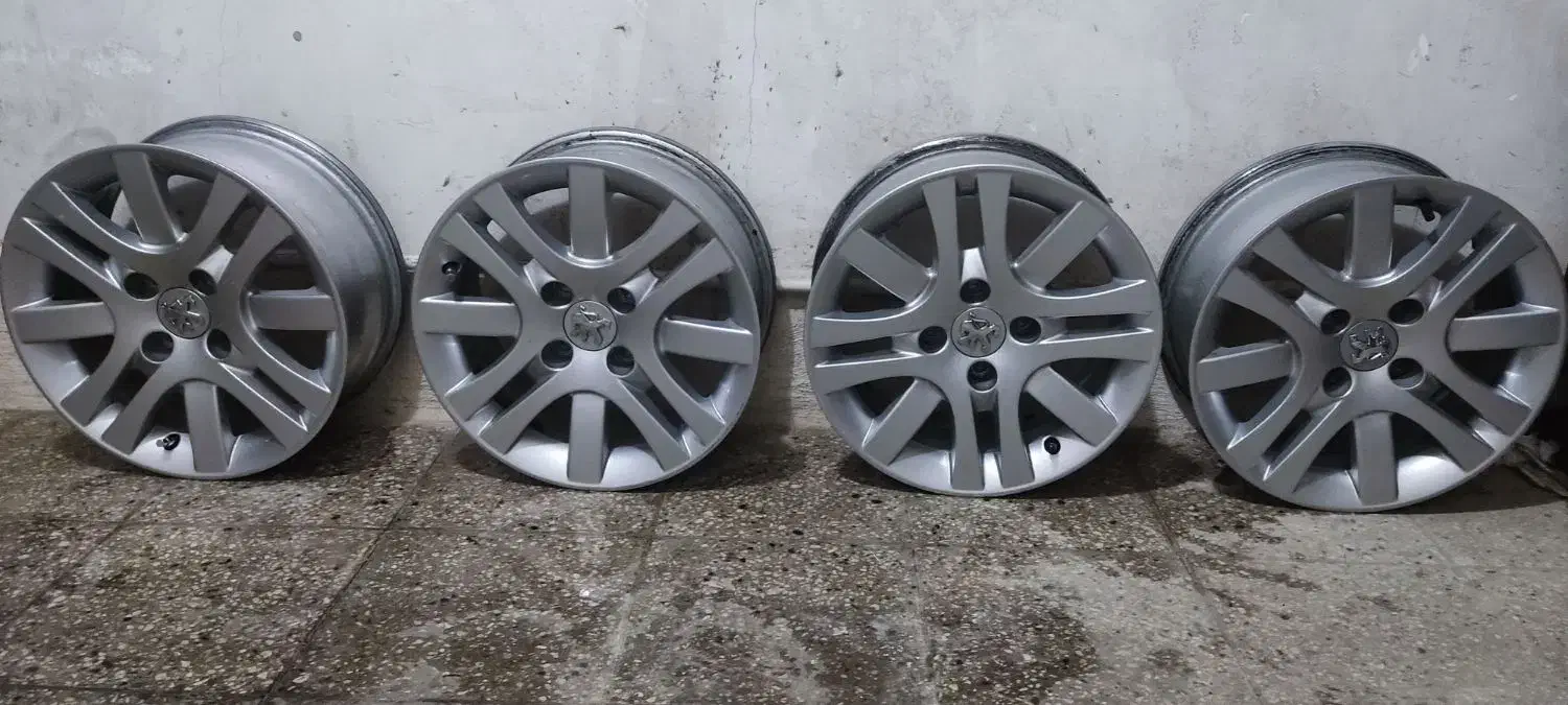 رینگ صلیبی 15و 4 عدد لاستیک بارز 205|قطعات یدکی و لوازم جانبی|پاکدشت, پاکدشت (مامازند)|دیوار