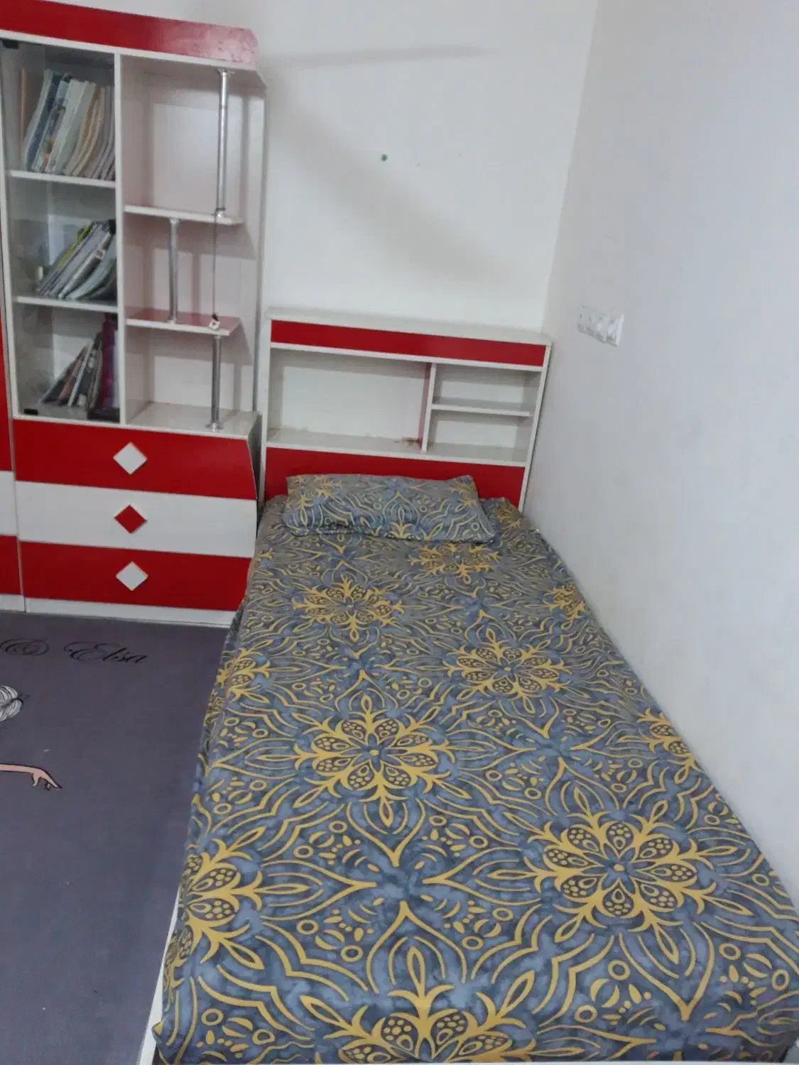 تخت یک نفره با کمد لباسی و بوفه اسباب بازی|تخت و سرویس خواب|بندر دیر, |دیوار