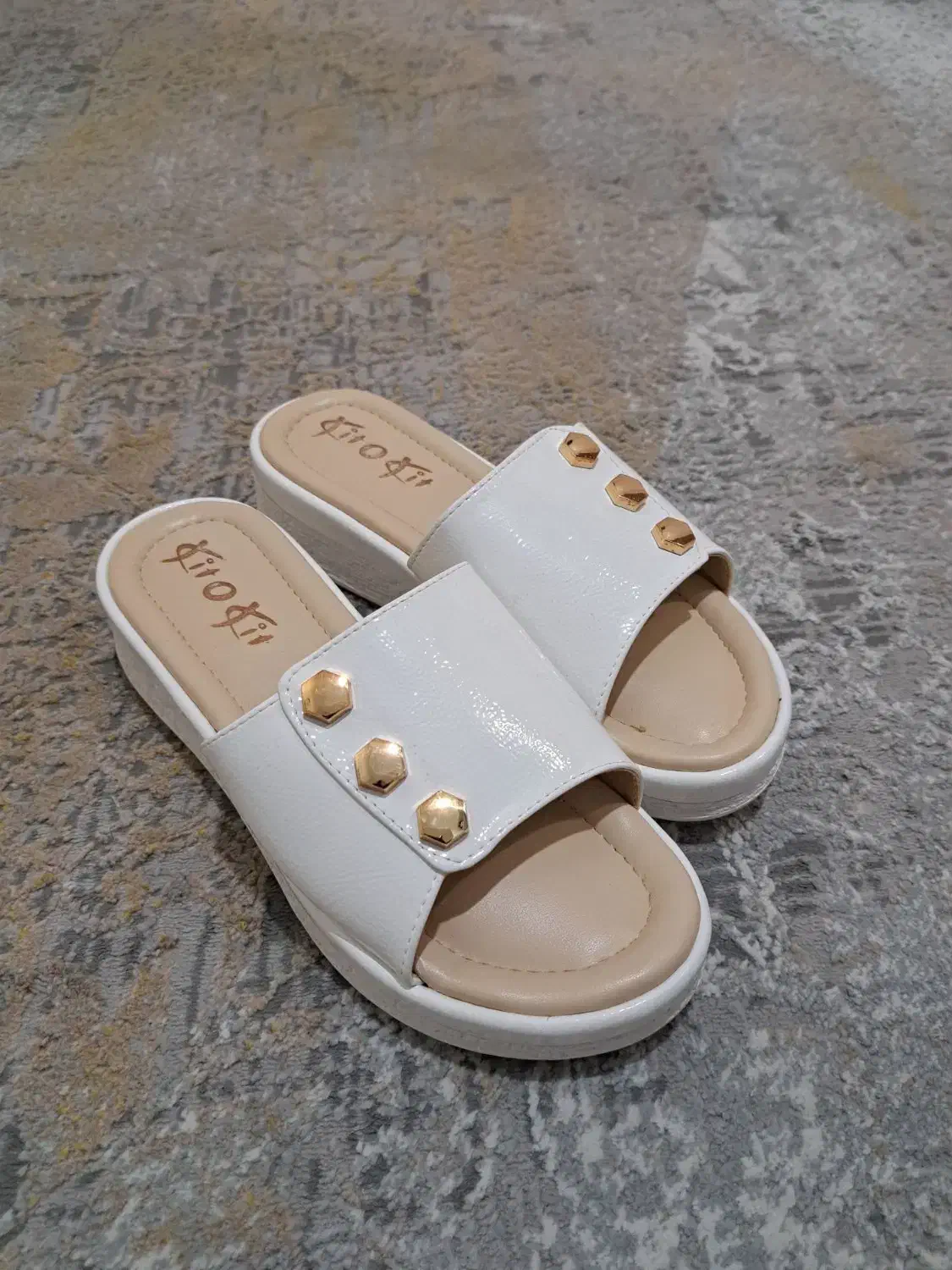 صندل|کیف، کفش، کمربند|اندیشه, اندیشه فاز ۶|دیوار