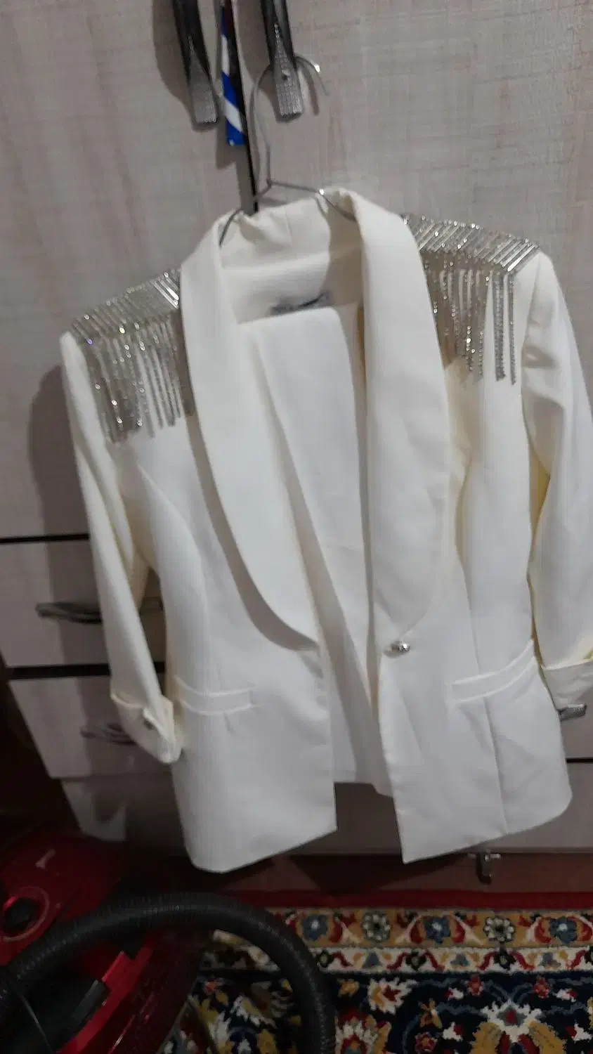 لباس|لباس|سلماس, |دیوار