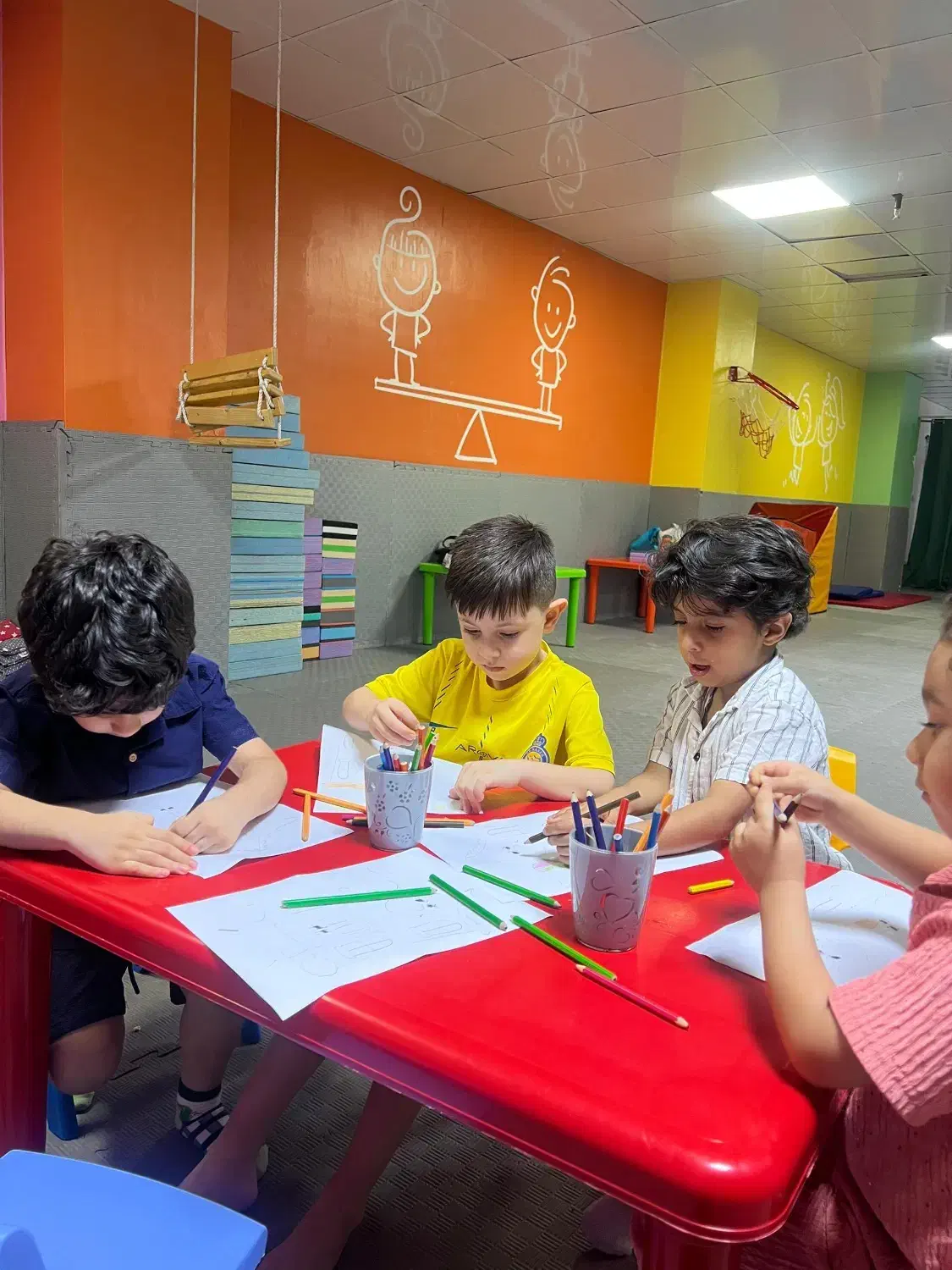 استخدام مربی باشگاه کودکان|استخدام آموزشی|بندرعباس, |دیوار