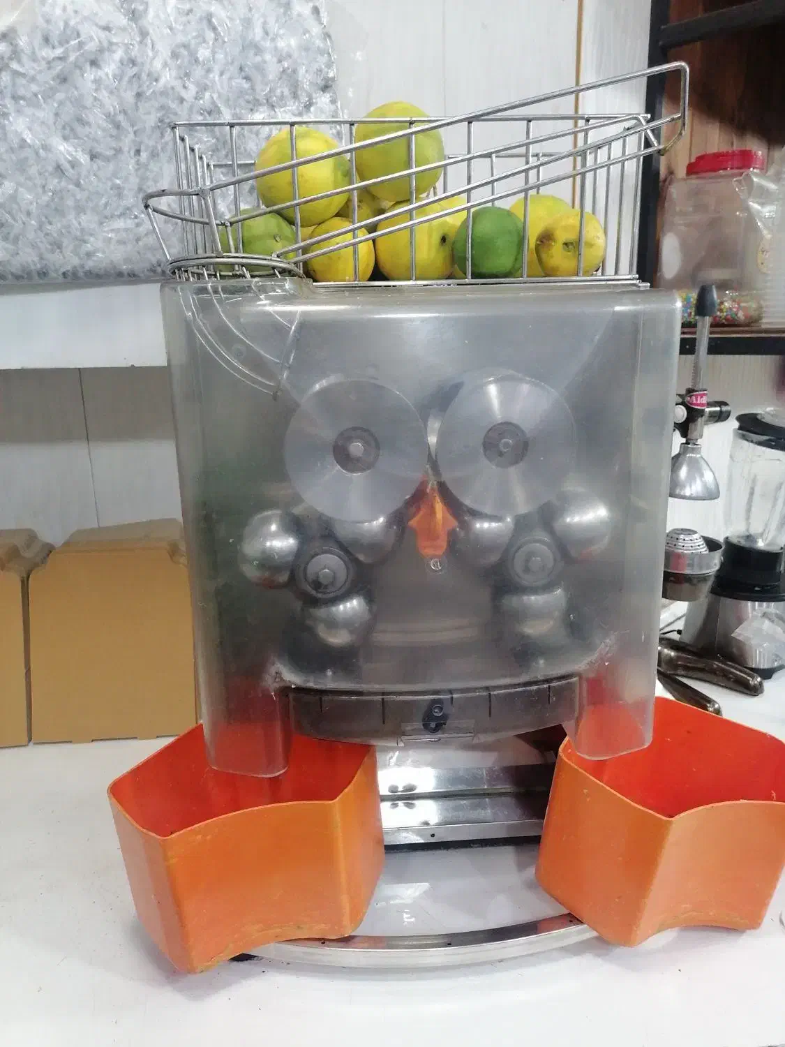 دستگاه سلامت در حال کار می باشد|آبمیوهگیر و آبمرکباتگیر|فردیس, ثابتی|دیوار