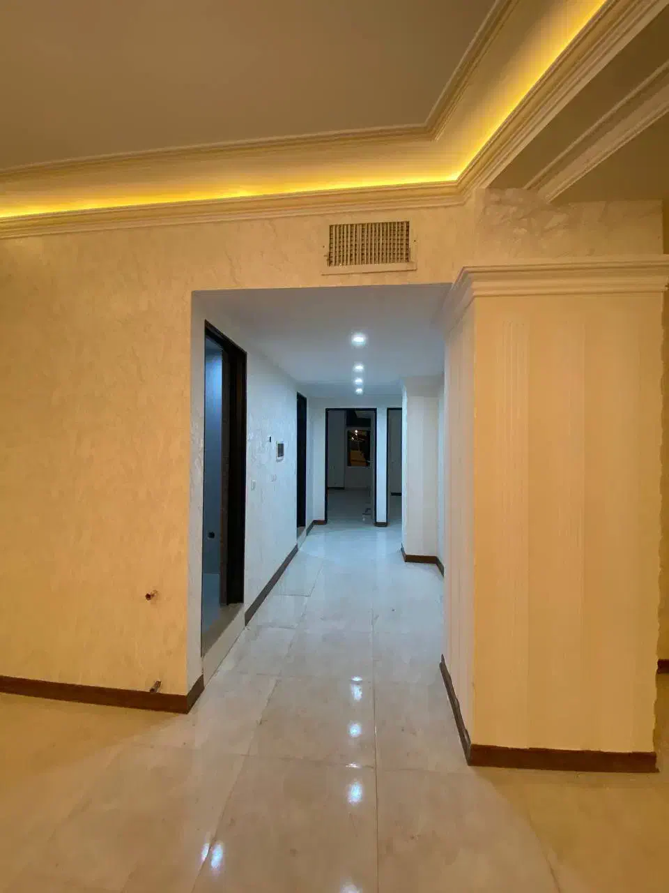 فروشواحد200متر/استادان/دوپارکینگاختصاصی/سه خوابه|فروش آپارتمان|نهاوند, |دیوار