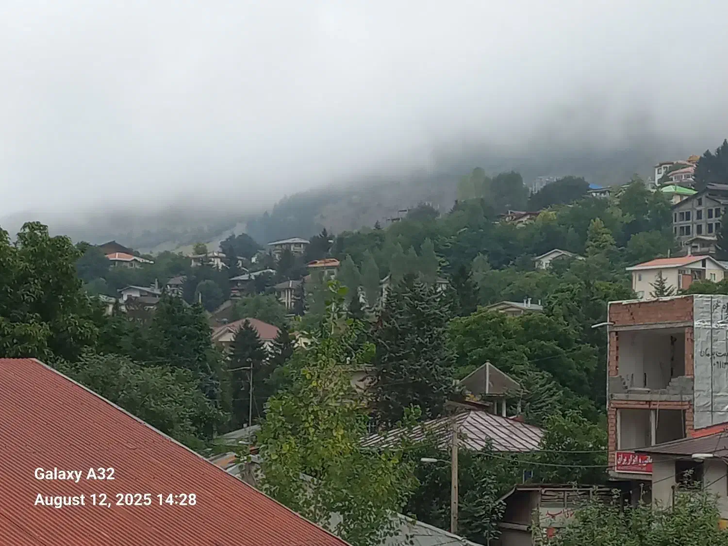 ویلا مشرف به رودخانه ،جنگل، دنج و تمیز|اجارهٔ کوتاه‌مدت ویلا و باغ|کلاردشت, |دیوار